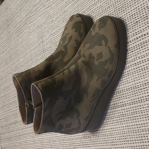 Lucky Brand Karmeya Booties Size 6